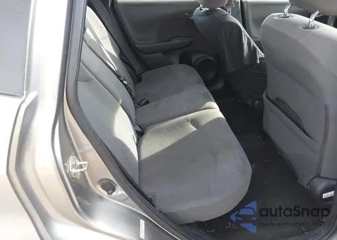 2010 Honda Fit z USA, uszkodzony, nr VIN JHMGE8H21AS006060